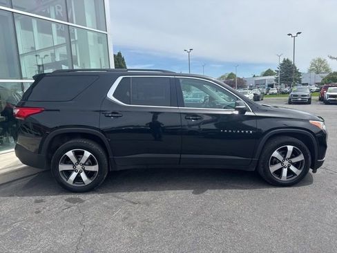 Used 2020 Chevrolet Traverse LT w/ LT Premium Package AWD/4WD image 11