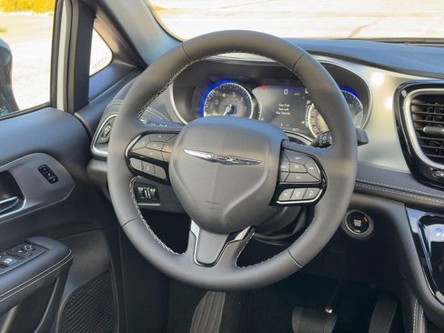 New 2026 Chrysler Pacifica Limited w/ S Appearance Package image 11