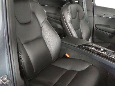 Used 2020 Volvo XC90 T6 Momentum w/ Protection Package Premier AWD/4WD image 21