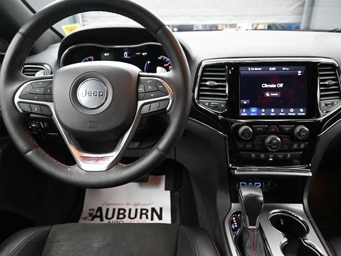 Used 2020 Jeep Grand Cherokee Trailhawk AWD/4WD image 14