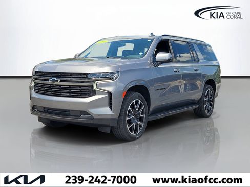 Used 2022 Chevrolet Suburban RST w/ Luxury Package AWD/4WD image 3
