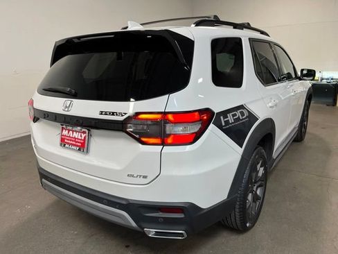 Used 2023 Honda Pilot Elite image 3