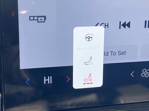 Used 2025 Ford Expedition Active image 22