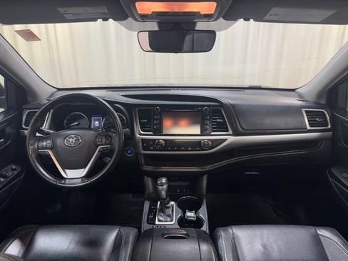 Used 2017 Toyota Highlander XLE AWD/4WD image 23