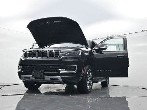 Used 2024 Jeep Wagoneer Series II w/ Flexible Seating Group RWD image 31