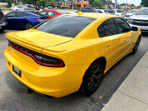 Used 2017 Dodge Charger R/T w/ Plus Group image 8