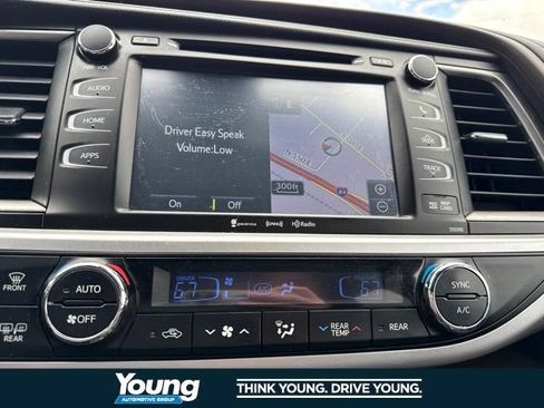 Used 2019 Toyota Highlander XLE AWD/4WD image 25