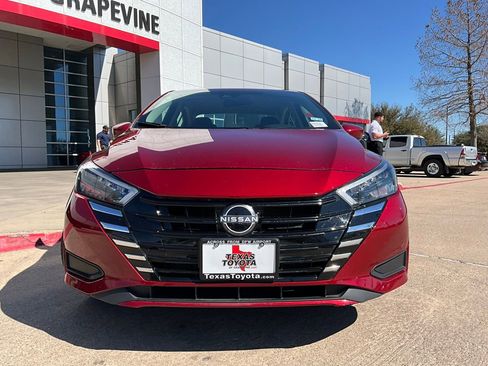 Used 2025 Nissan Versa SV image 3