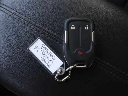 Used 2024 GMC Terrain SLE FWD image 27