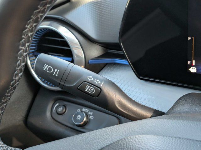 Used 2025 Chevrolet Trax LT w/ Driver Confidence Package FWD image 23