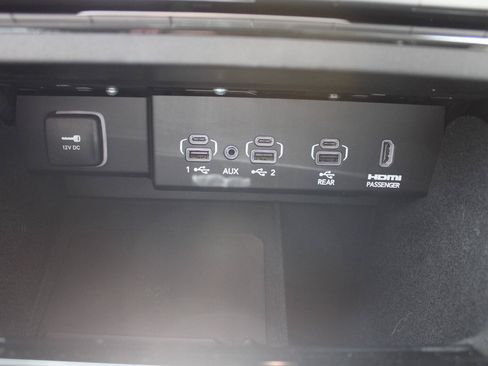 Certified 2023 Jeep Wagoneer Series II w/ Convenience Group I AWD/4WD image 25