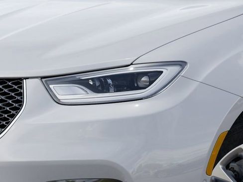New 2026 Chrysler Pacifica Select image 10