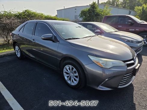 Used 2016 Toyota Camry LE FWD image 3