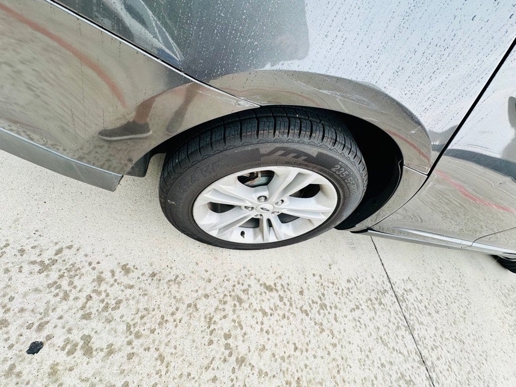 Used 2015 Ford Taurus SEL FWD image 22