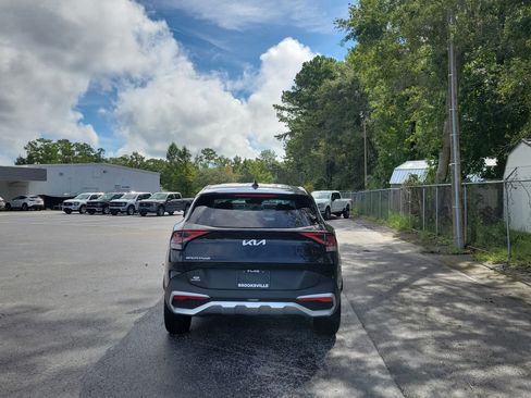 Used 2025 Kia Sportage LX FWD image 5