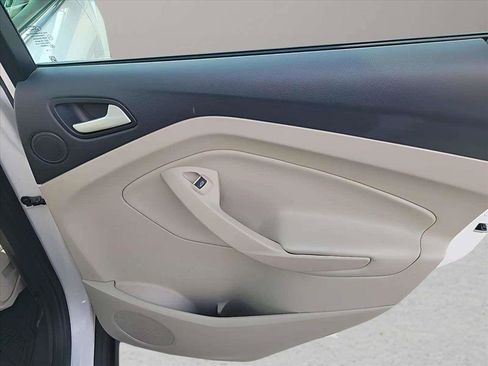Used 2016 Ford C-MAX Energi SEL w/ Equipment Group 302A FWD image 29