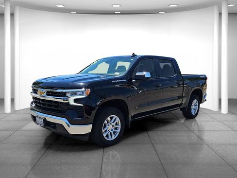 Used 2025 Chevrolet Silverado 1500 LT AWD/4WD image 3