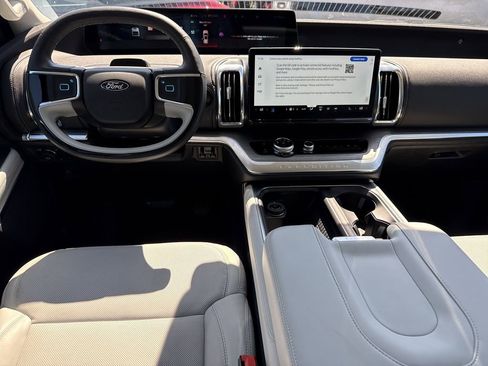 Used 2025 Ford Expedition Platinum AWD/4WD image 24