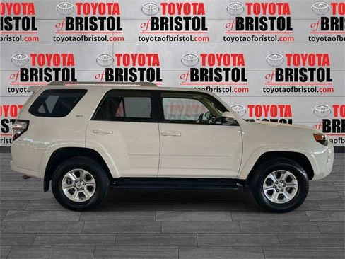 Used 2014 Toyota 4Runner SR5 image 2