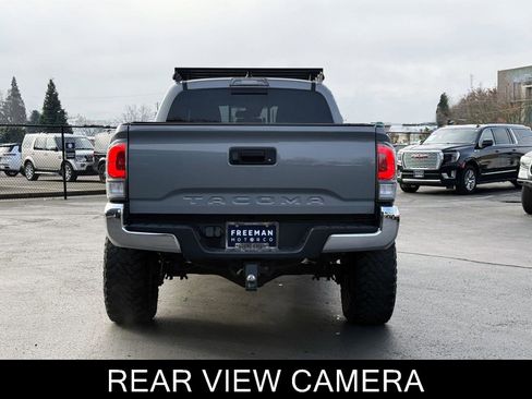 Used 2020 Toyota Tacoma TRD Off-Road image 6