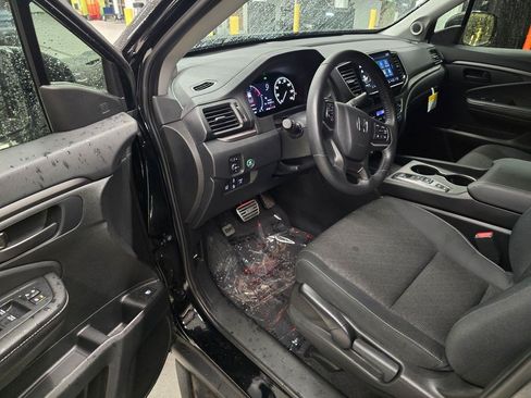 Used 2025 Honda Ridgeline Sport image 18