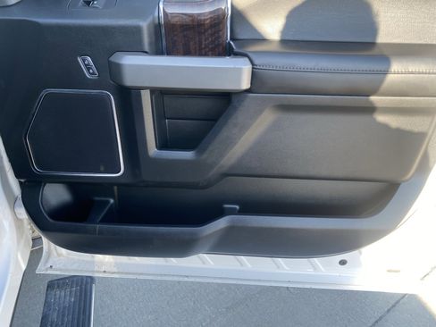 Used 2015 Ford F150 Platinum w/ Equipment Group 701A Luxury image 14