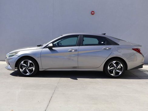 Used 2023 Hyundai Elantra SEL w/ Convenience Package FWD image 2