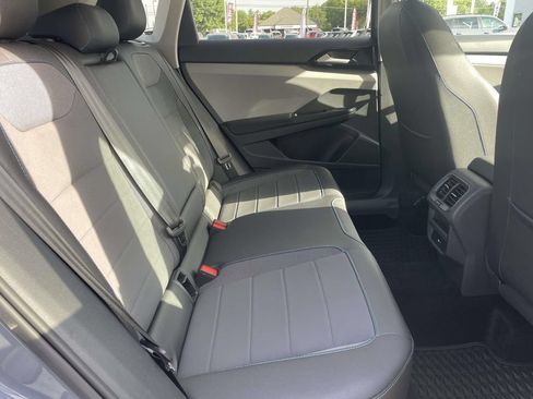Certified 2024 Volkswagen Taos SE AWD/4WD image 10