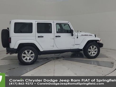 Used 2015 Jeep Wrangler Unlimited Rubicon image 16