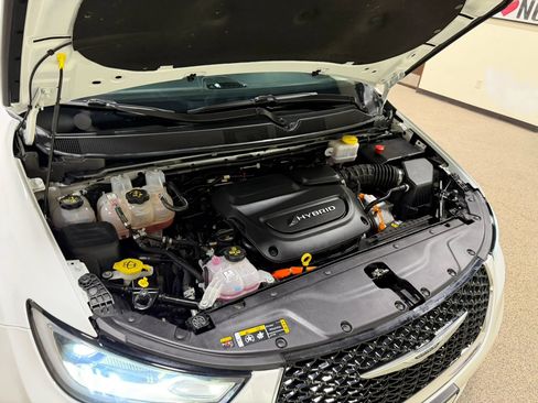 Used 2023 Chrysler Pacifica Touring-L FWD image 61