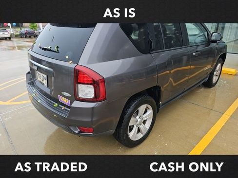 Used 2016 Jeep Compass Latitude FWD image 3