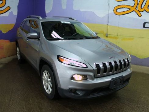 Used 2016 Jeep Cherokee Latitude w/ Comfort & Convenience Group image 2
