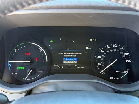 Used 2025 Toyota Sienna XLE image 18