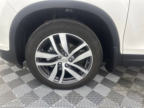 Used 2018 Honda Pilot Touring image 13