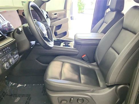 Used 2025 Chevrolet Suburban LT w/ Comfort Package AWD/4WD image 22