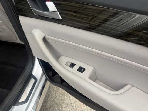 Used 2016 Hyundai Sonata Limited w/ Option Group 04 FWD image 30