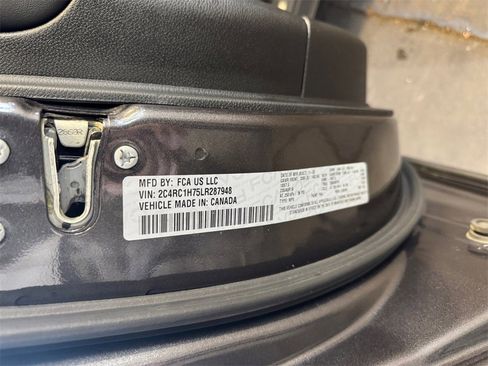 Used 2020 Chrysler Pacifica Touring w/ S Appearance Package image 31