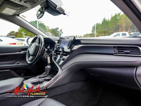 Used 2023 Toyota Camry SE image 7