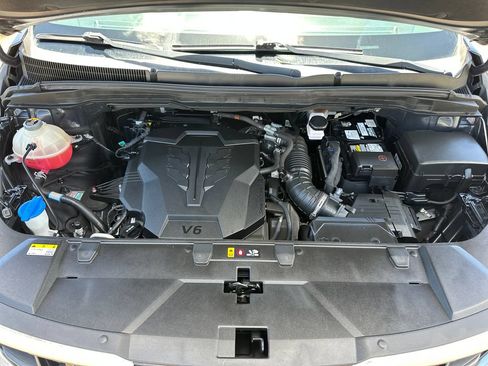 Used 2022 Kia Carnival LX FWD image 22
