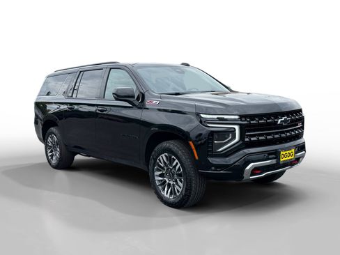 Used 2025 Chevrolet Suburban Z71 AWD/4WD image 7