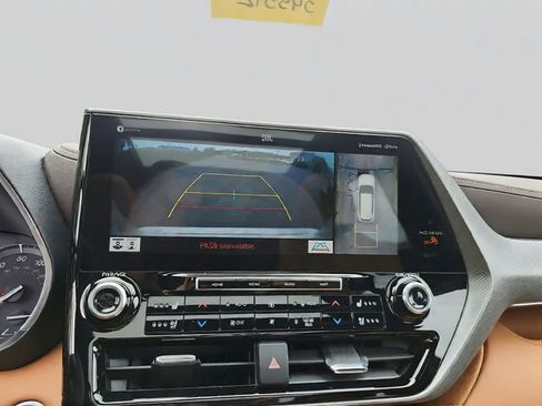 Used 2021 Toyota Highlander Platinum AWD/4WD image 16