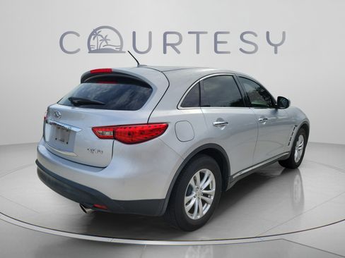 Used 2017 INFINITI QX70 2WD image 3