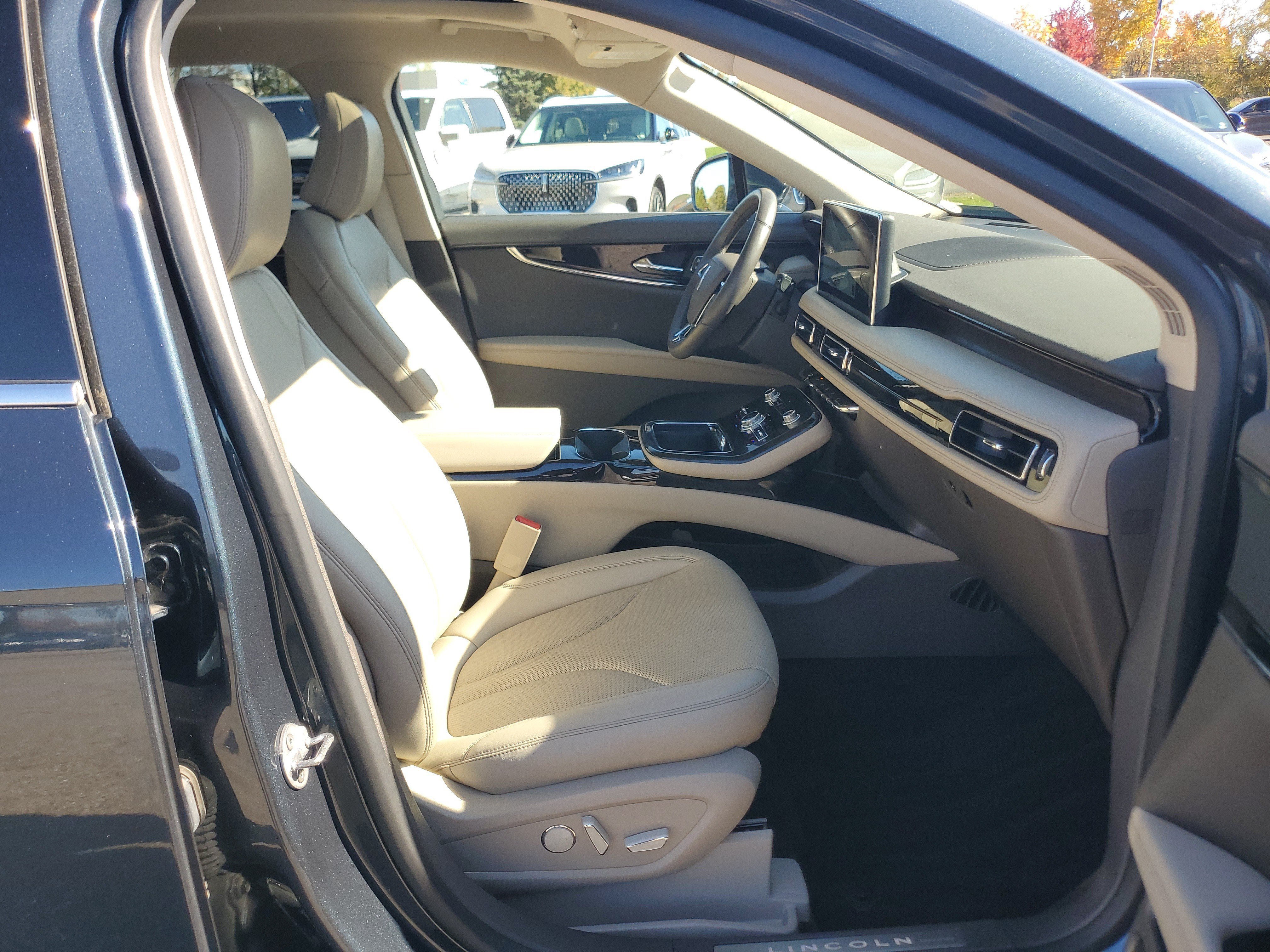Used 2022 Lincoln Nautilus Reserve w/ Equipment Group 201A AWD/4WD image 9