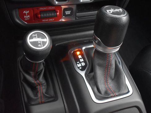 Used 2019 Jeep Wrangler Unlimited Rubicon w/ Cold Weather Group AWD/4WD image 13