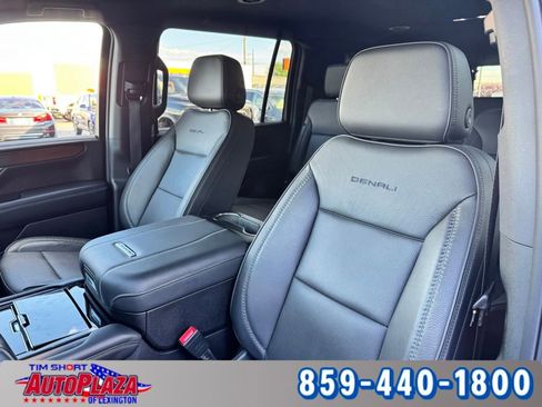 Used 2025 GMC Yukon XL Denali AWD/4WD image 32