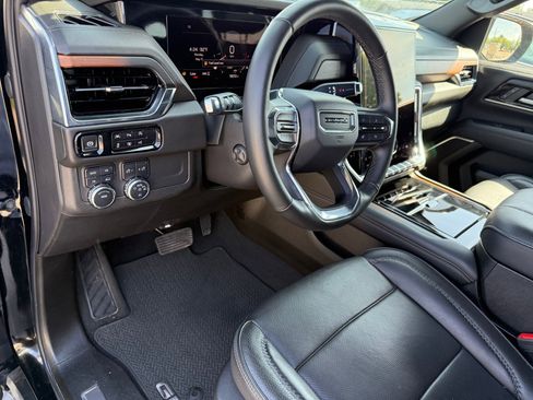 Used 2025 GMC Yukon Denali AWD/4WD image 16
