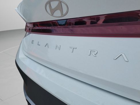 New 2026 Hyundai Elantra SE image 7