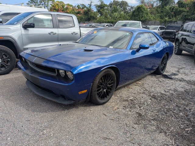 Used 2012 Dodge Challenger SXT RWD image 3