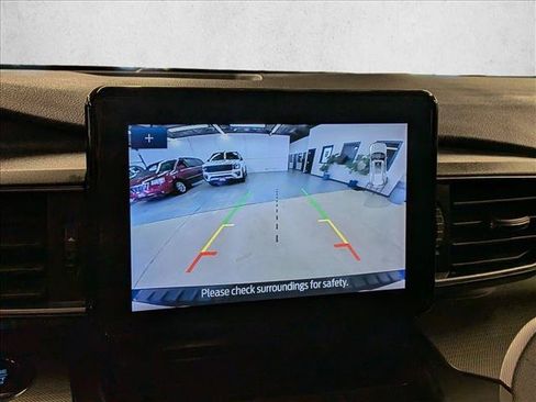Used 2020 Ford Explorer XLT w/ Equipment Group 202A AWD/4WD image 14
