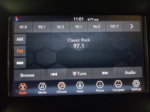 Used 2019 Jeep Cherokee Latitude w/ Popular Appearance Group image 25